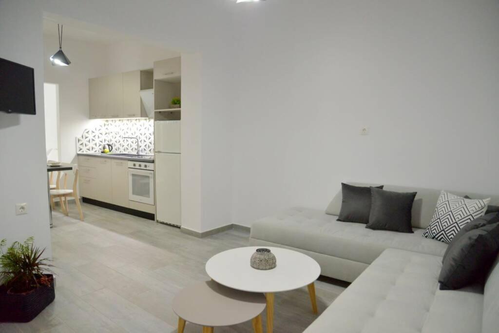 Alisahni Apartment Adamantas  Exteriör bild